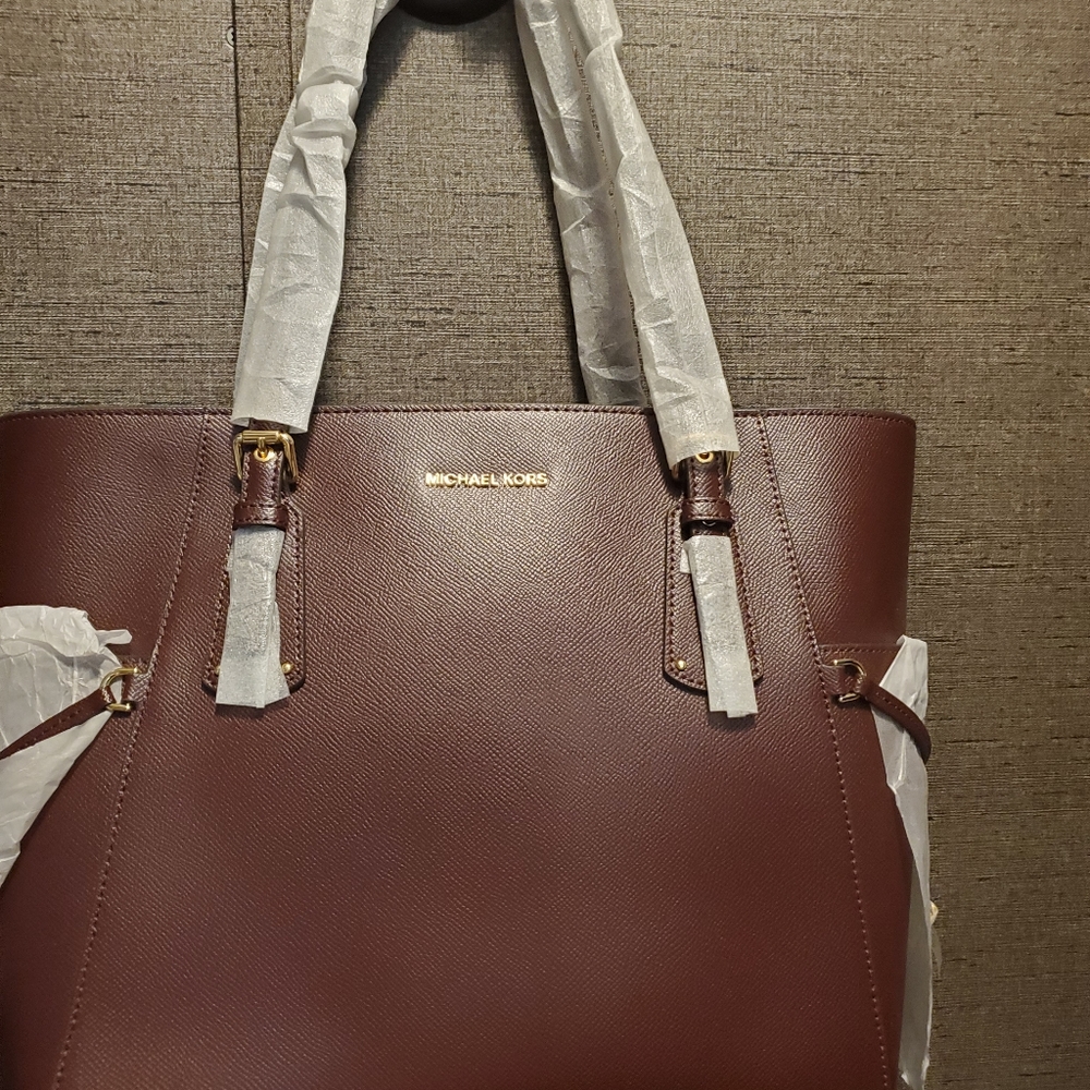 Michael kors purse and matching wallet